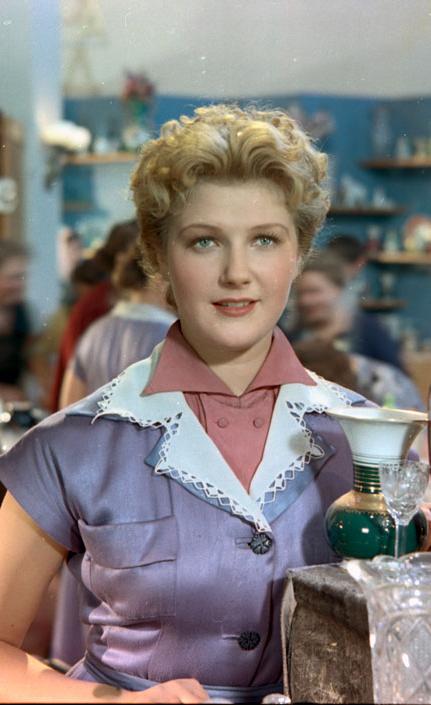 Фильм "За витриной универмага" 1955: актеры, время выхода и описание на Первом к