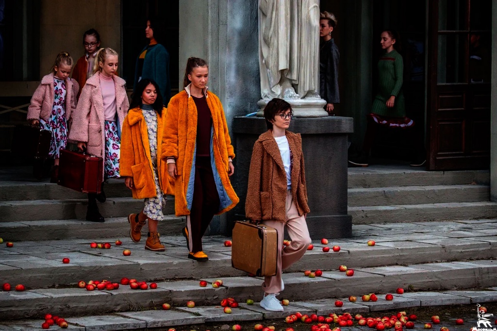    CINEMA FASHION       -