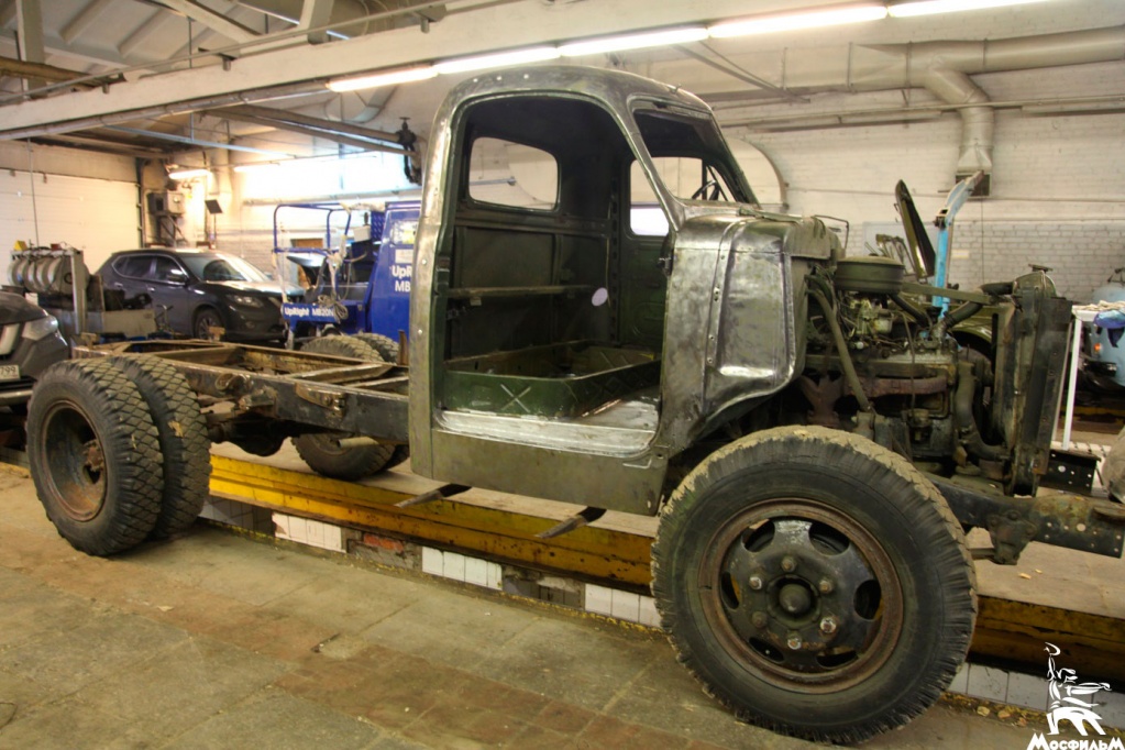 Бортовой грузовик ГАЗ-51 на реставрации в Автотранспортном цехе