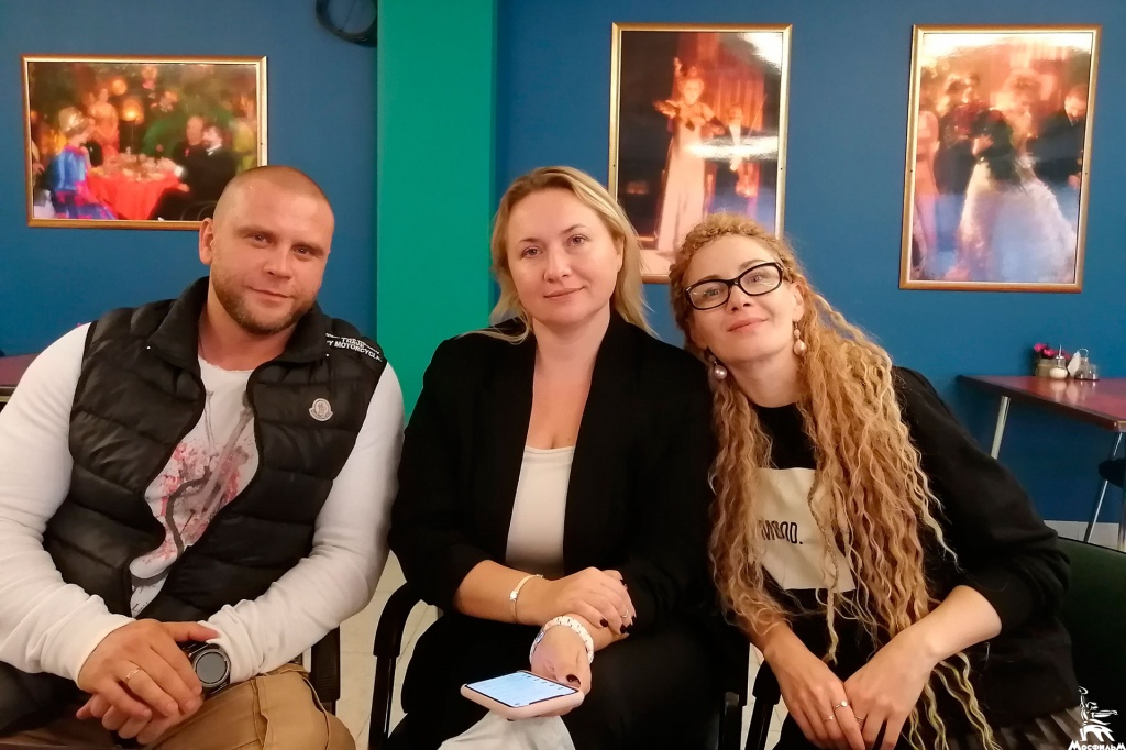 Оператор фильма «Флэшмоб» Денис Швецов, продюсер Елена Калинина и режиссер Алена Рубинштейн Оператор фильма «Флэшмоб» Денис Швецов, продюсер Елена Калинина и режиссер Алена Рубинштейн