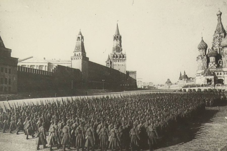 Войска на Красной площади