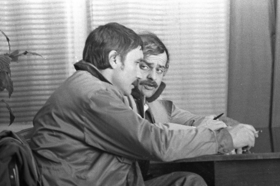 Архивное фото со съемок фильма «Остановился поезд» Архивное фото со съемок фильма «Остановился поезд»