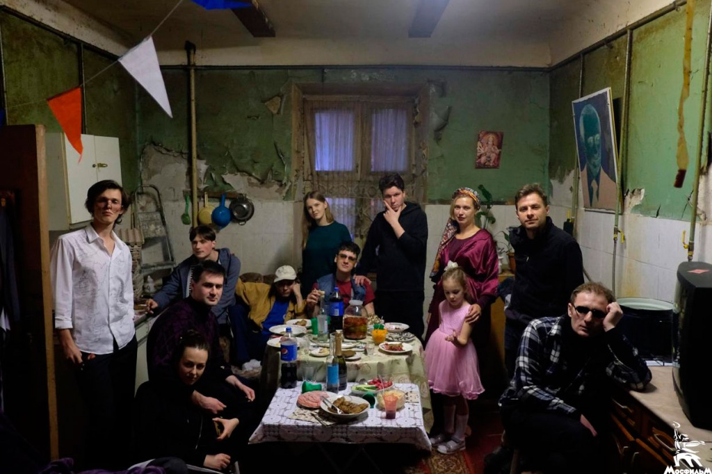 Фото со съемок фильма «Быть Виктором Пелевиным: кем-кем?» Фото со съемок фильма «Быть Виктором Пелевиным: кем-кем?»