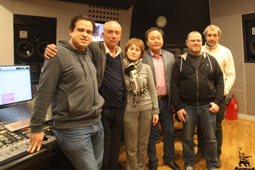 Творческая группа фильма «Тыгын Дархан» в аппаратной Первой музыкальной студии на «Мосфильме»