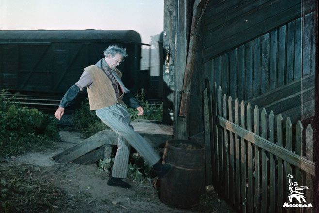 Леонид Гайдай в роли Варфоломея Коробейникова в фильме «12 стульев» Леонид Гайдай в роли Варфоломея Коробейникова из фильма «12 стульев»