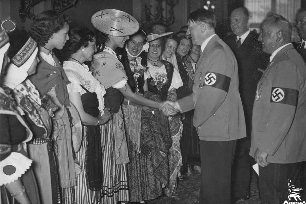Гитлер встречает иностранные делегации 