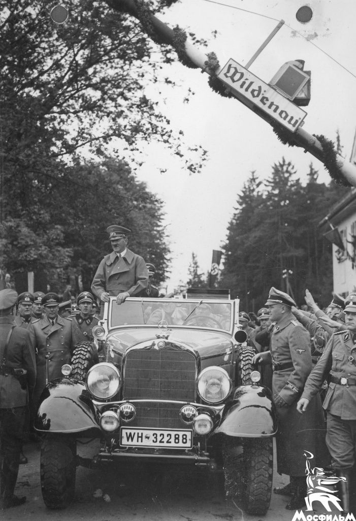  1938 17 декабря Гитлер переезжает границу Судетской области после Мюнхенской встречи 