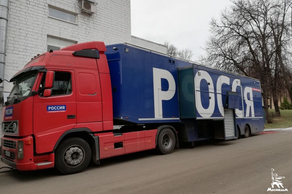 ПТС, в которой расположился штаб авторской программы "Агора" ПТС, в кторой расположился штаб авторской программы "Агора"