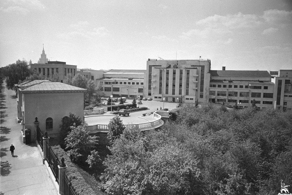 Вид на главный корпус 1960-е