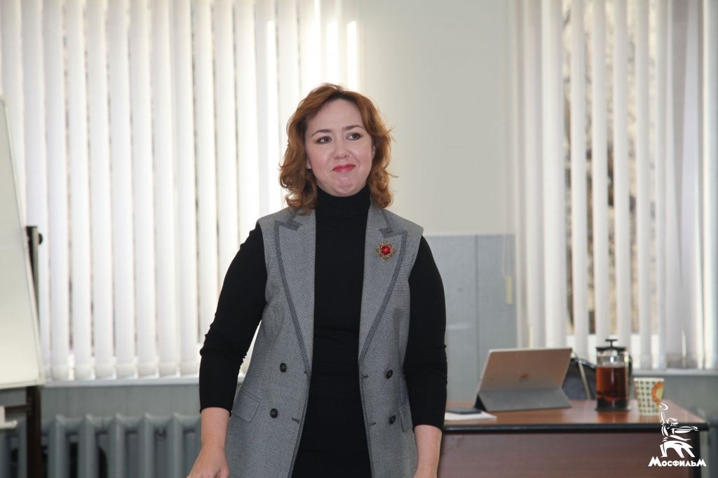 Преподаватель курса русской литературы Людмила Карпушкина Преподаватель курса русской литературы Людмила Карпушкина