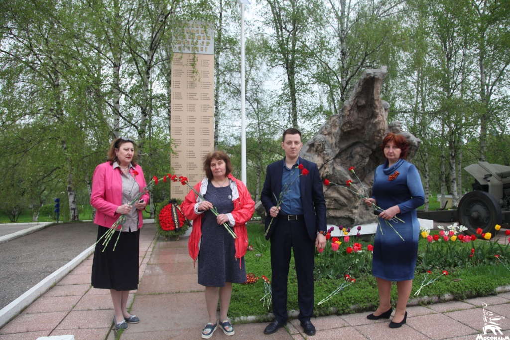 Сотрудники «Мосфильма» возложили цветы к мемориалу памяти погибших в годы Великой Отечественной войны
